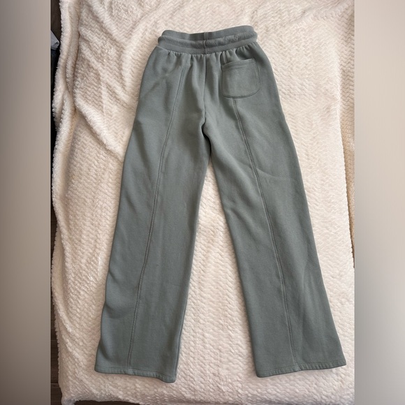 Lounge Set - Picture 5 of 7